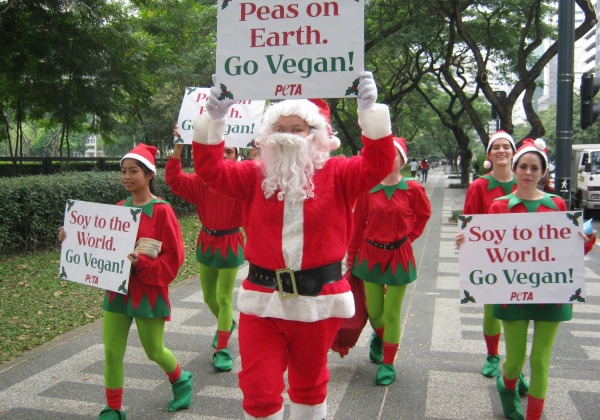Santa Spreads Peas on Earth in Manila