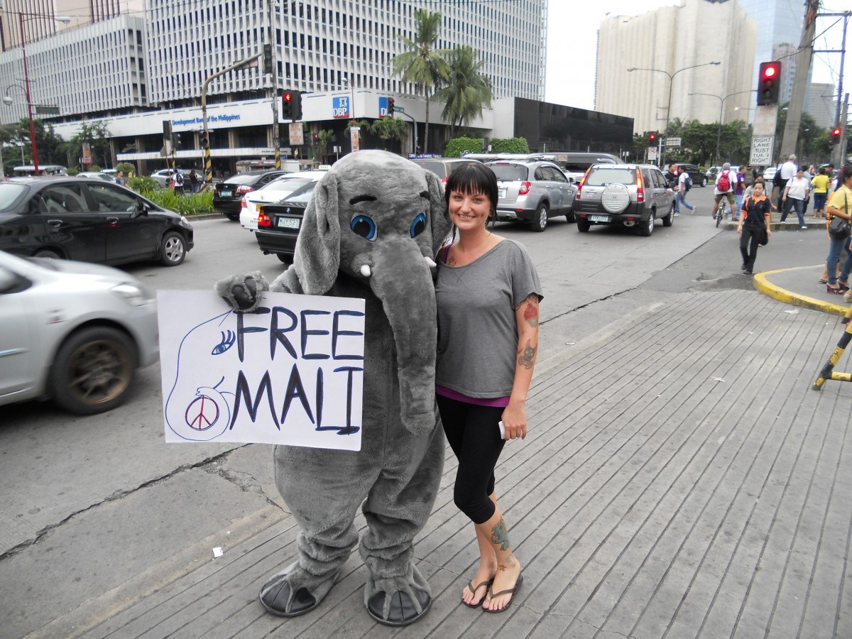 Mali leafleting Manila