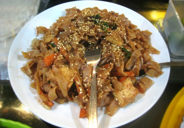 Recipe: Vietnamese Stir-Fried Rice Noodles (Pho)