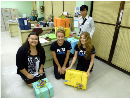 Josceline Cluff (holding the yellow box), fellow intern Milena König (kneeling, center), and PETA staff members Jana Sevilla (left) and Xavier Emas deliver thousands of letters and pictures from students to the Office of the President in support of PETA's campaign to free Mali, the elephant at the Manila Zoo. 