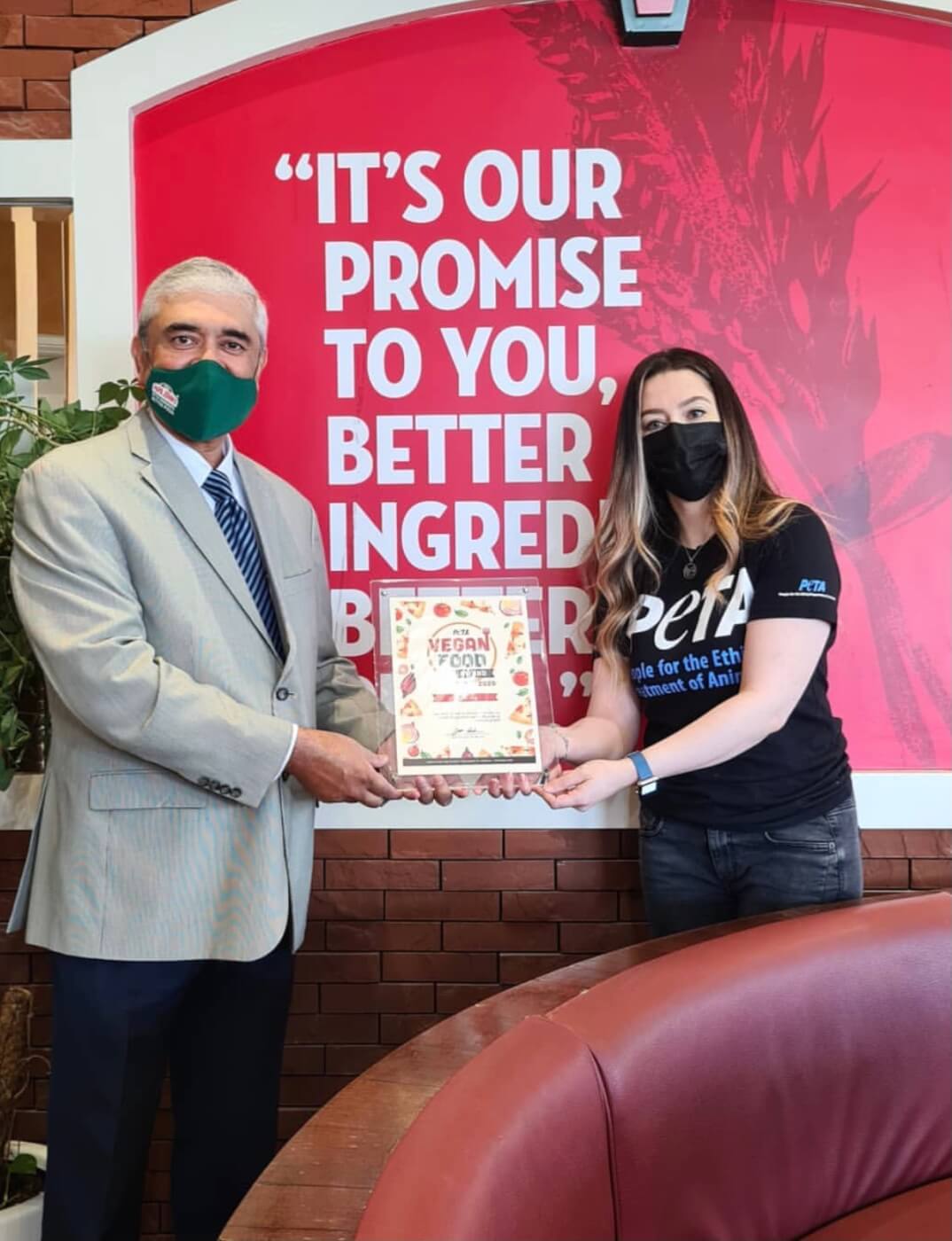 Papa John’s UAE Rolls Out Vegan Pizza, Wins PETA Award